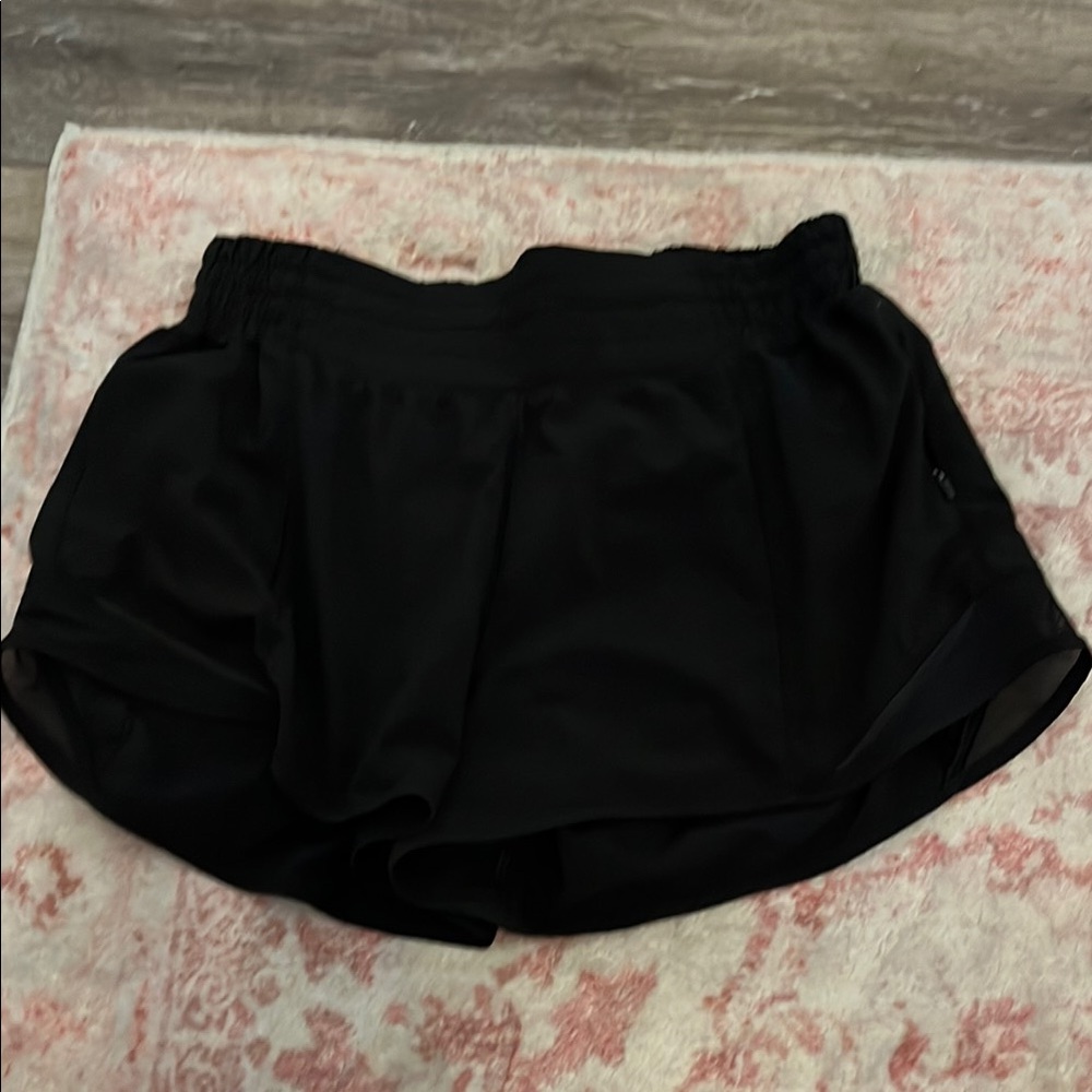 Lululemon 4” Hotty hot shorts